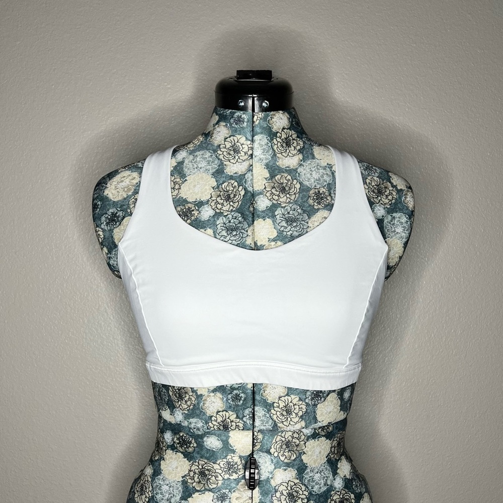 Free to be Serene Sports Bra sz 8